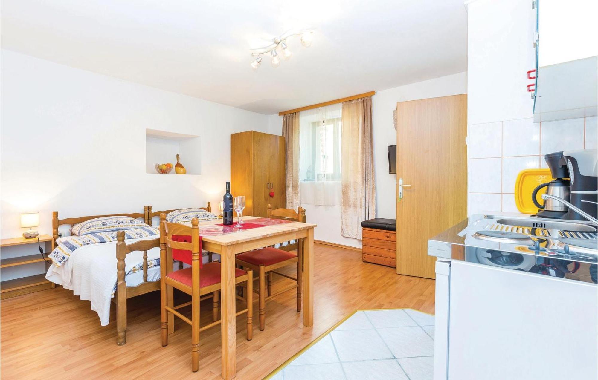 Stunning Apartment In Bakar With Kitchen ภายนอก รูปภาพ